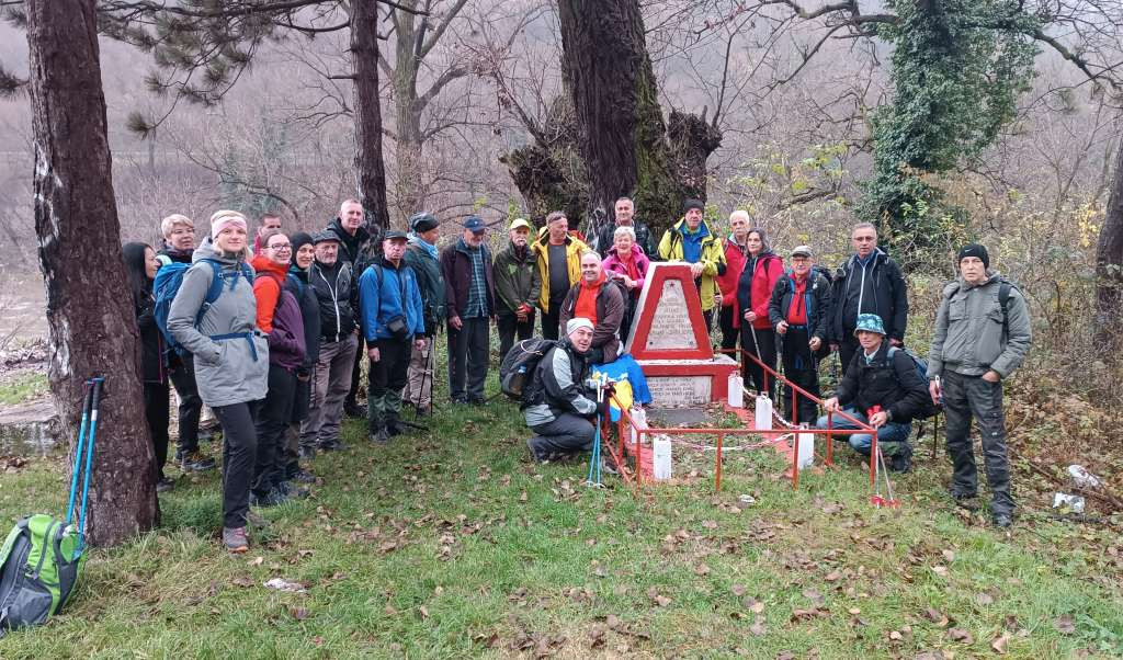 Zenički planinari Dan državnosti BiH obilježili pohodom na Lisac i posjetom grobu brigadirke Jelene