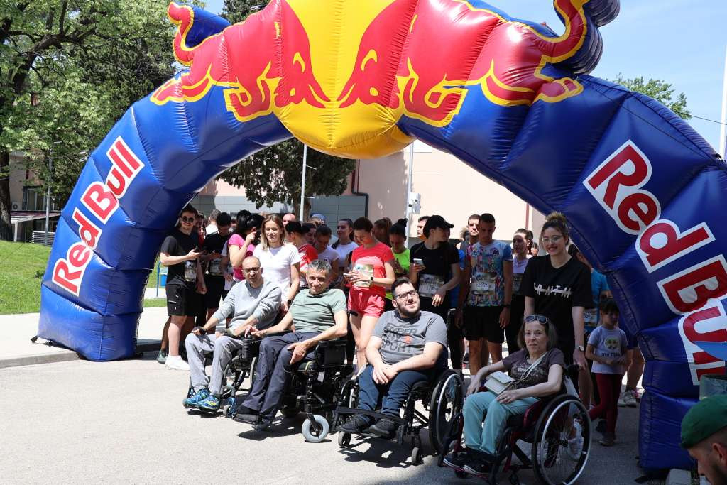 Preko stotinu trkača na humanitarnoj utrci 'Wings for Life World Run' u Mostaru