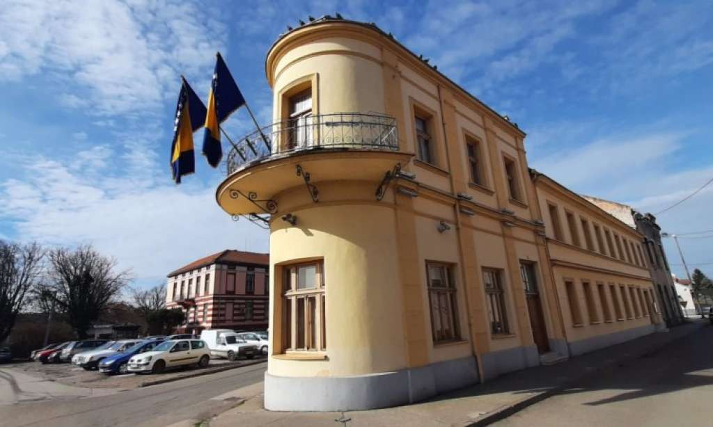 U Brčkom prvi put uspješno urađena operacija implatacije totalne endoproteze kuka