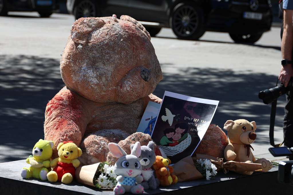 Umjetnička instalacija 'Svaki Sat 9 Nevinih' poziva na prekid vatre u Gazi