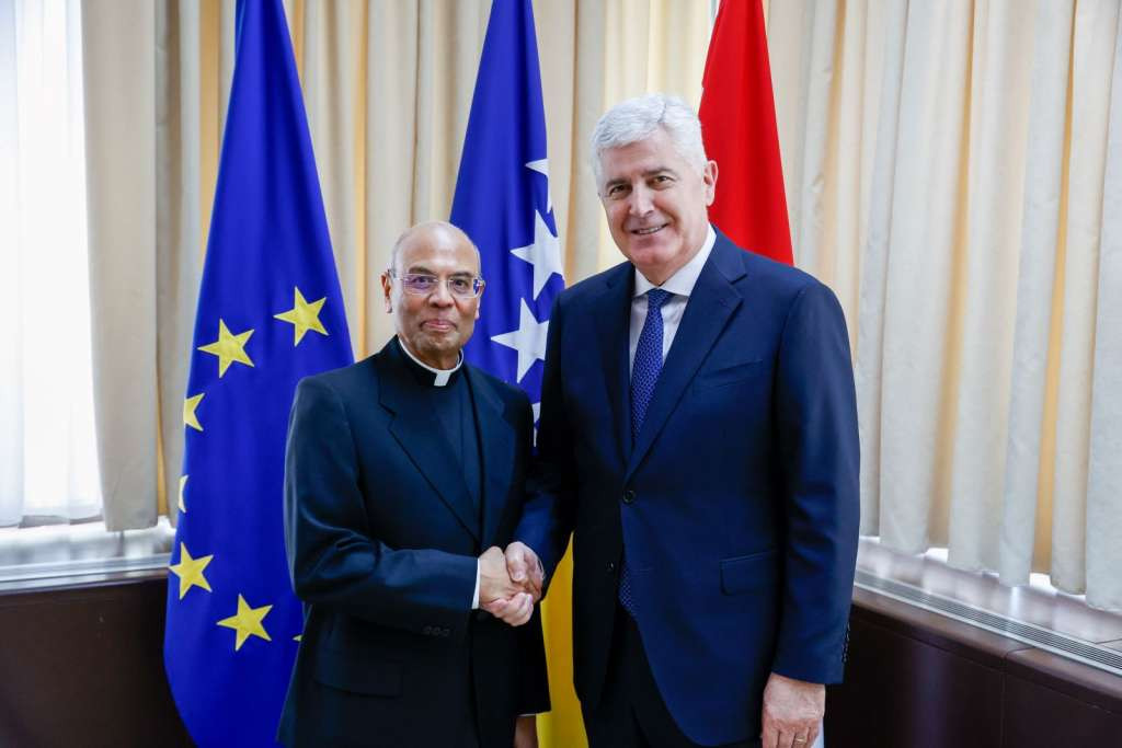 Čović razgovarao sa apostolskim nuncijem u BiH Francisom Assisijem Chullikattom