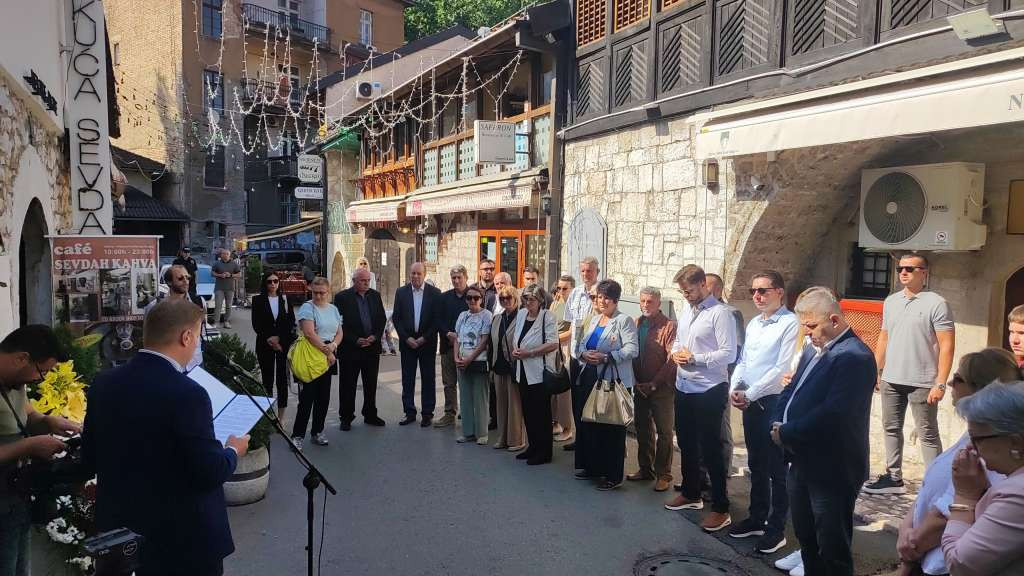 Obilježena 33. godišnjica masakra u ulici Halači - Ubijeni u redu za vodu