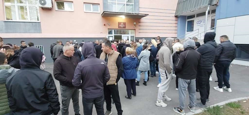 Do 9 sati glasalo 12 posto birača u Srbiji; zabilježene i nepravilnosti
