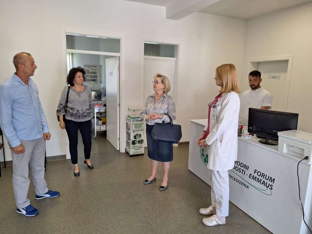 Bećirović posjetila ustanove EMMAUS-a u Srebrenici - Ministarstvo zdravstva i Vlada TK na raspolaganju za saradnju