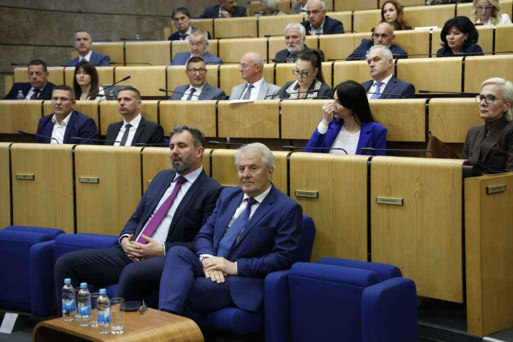 Dom naroda odobrio zaduženje zbog izgradnje vjetroelektrane Poklečani, sjednica završena