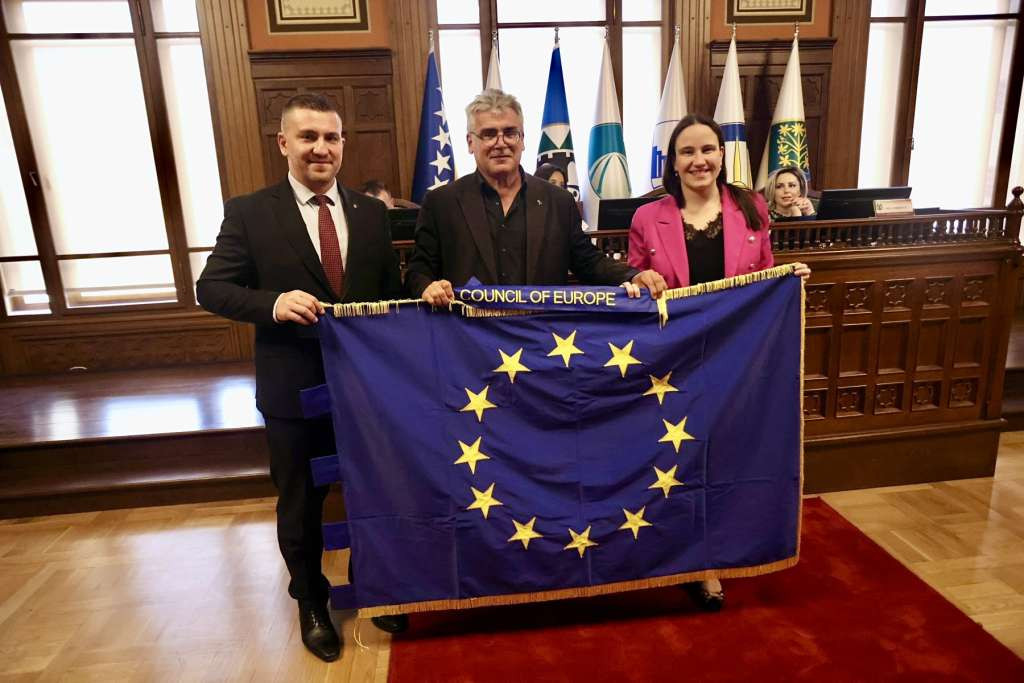 Gradonačelnica Benjamina Karić, uime Grada Sarajeva, primila 'Zastavu časti' Vijeća Evrope
