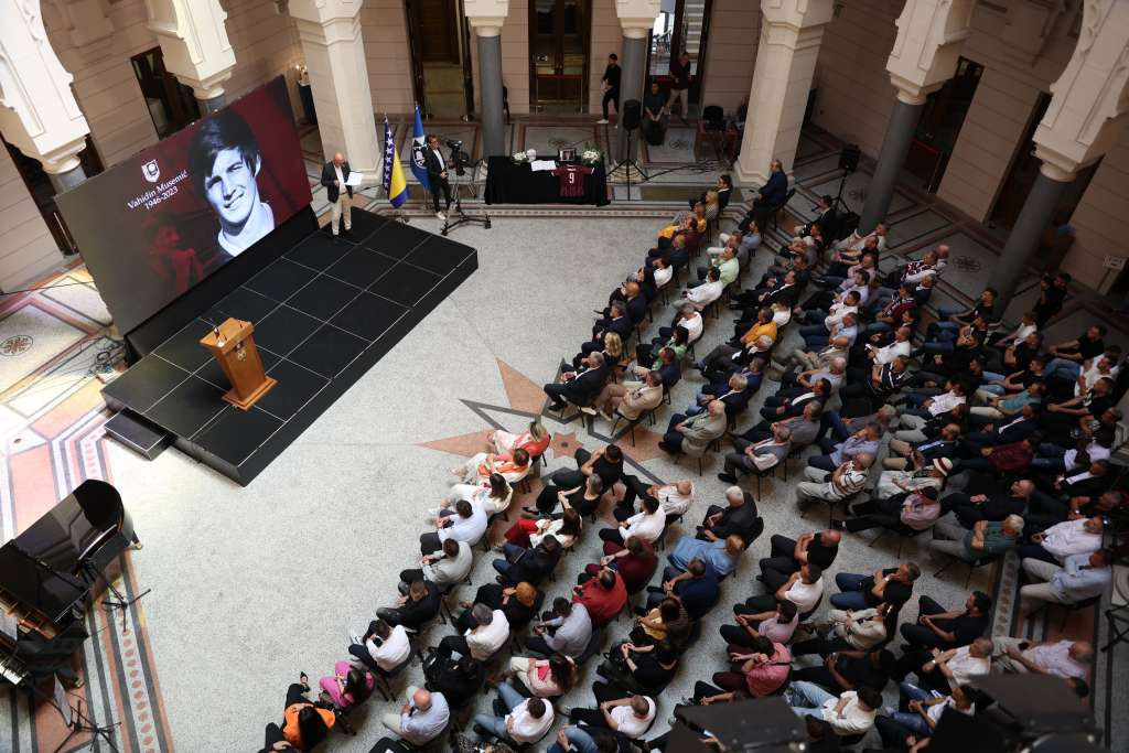 Članovi porodice, saigrači i prijatelji se oprostili od Vahidina Musemića