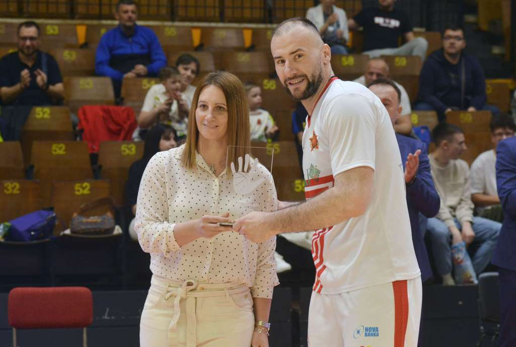 Ismetu Sejfiću uručen trofej BHbasket