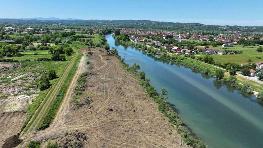 U Prijedoru počeli pripremni radovi na uređenju modernog šetališta pored rijeke Sane