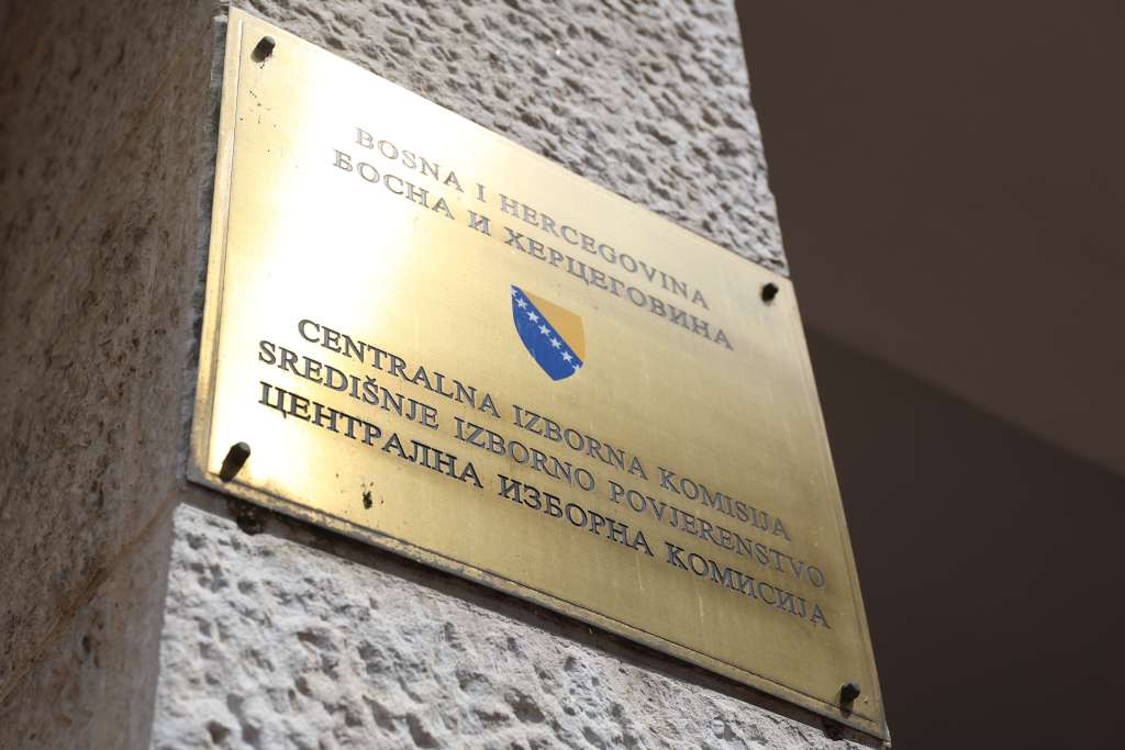 CIK BiH: Prvi kontingent opreme specifičnih izbornih tehnologija stigao u BiH