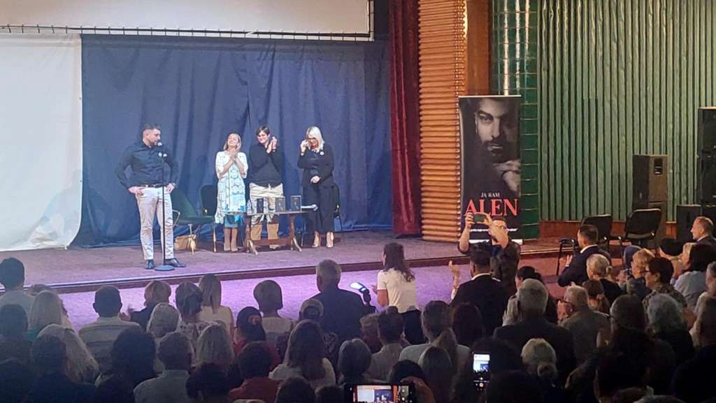 Goražde: Predstavljena knjiga 'Ja sam Alen', ispovijest mladića rođenog iz čina ratnog silovanja