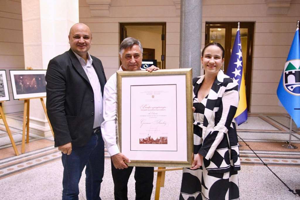 Karić uručila priznanje Počasni građanin Sarajeva Gervasiu Sanchezu