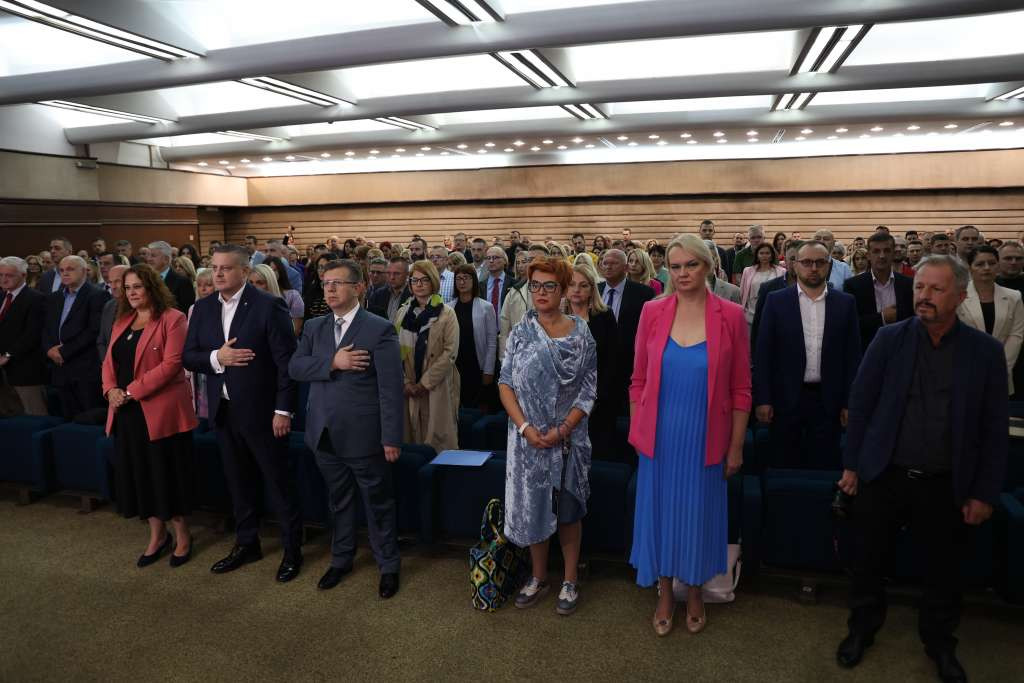 Svečano obilježen Svjetski dan nastavnika - Prosvjetni radnici zaslužuju veću pažnju