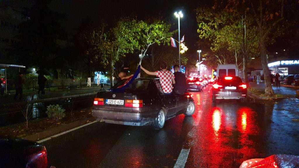 Mostarci na ulicama proslavljaju pobjedu 'Vatrenih'