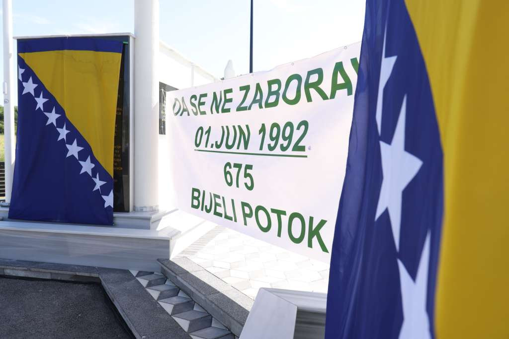 Otvoreno šehidsko spomen-obilježje Bijeli Potok kod Zvornika