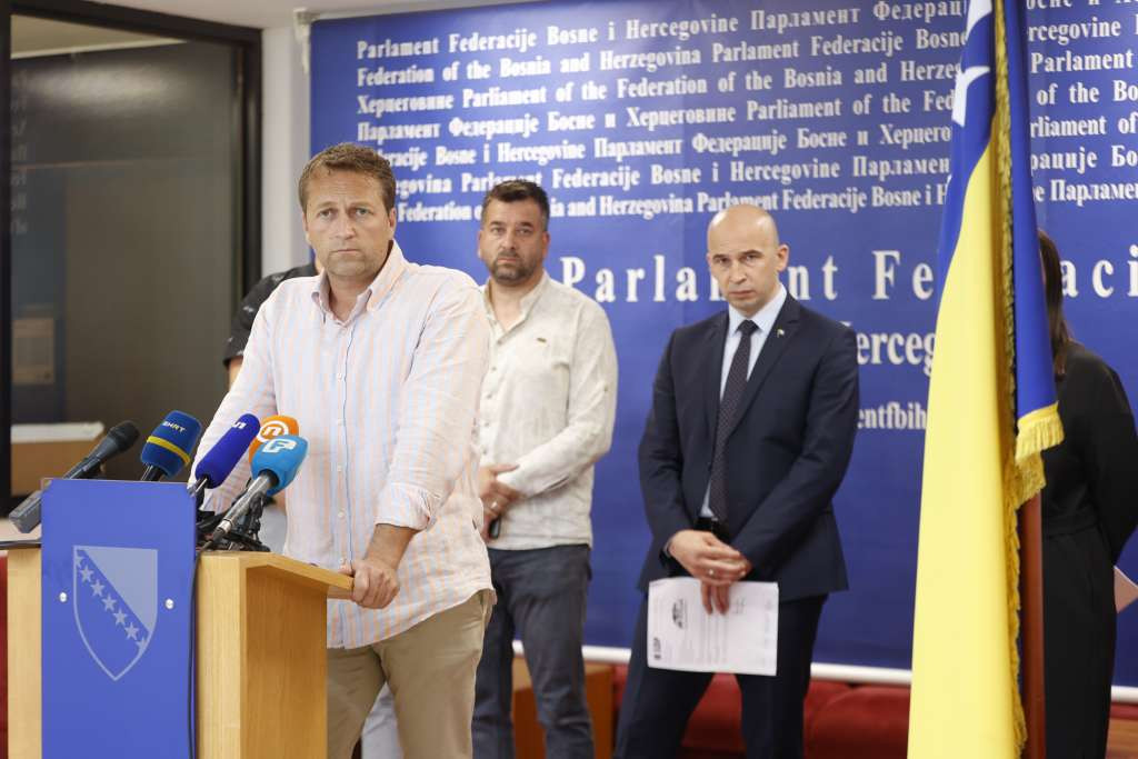 Klub SDA: Vlada FBiH ne reaguje na očitu zloupotrebu javnih resursa 