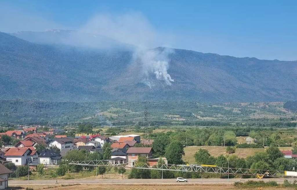 Požar kod Bihaća u minskom području, očekuje se pomoć iz zraka