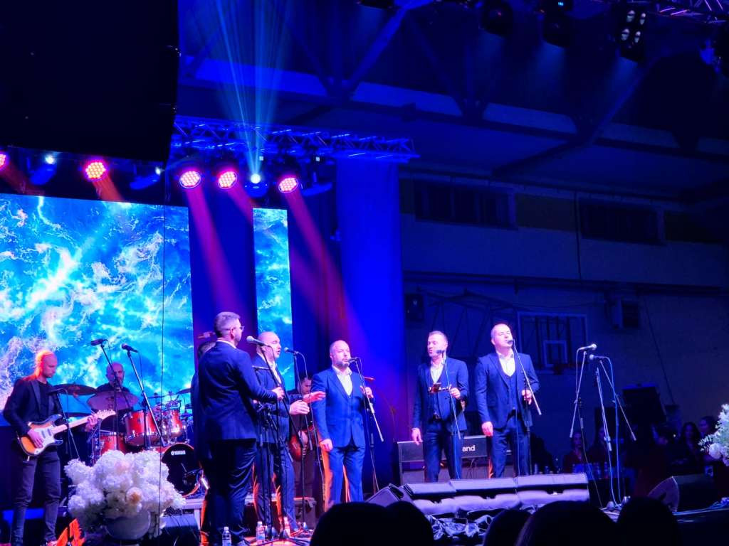 Klapa "Grga" proslavila desetljeće djelovanja humanitarnim koncertom u Posušju