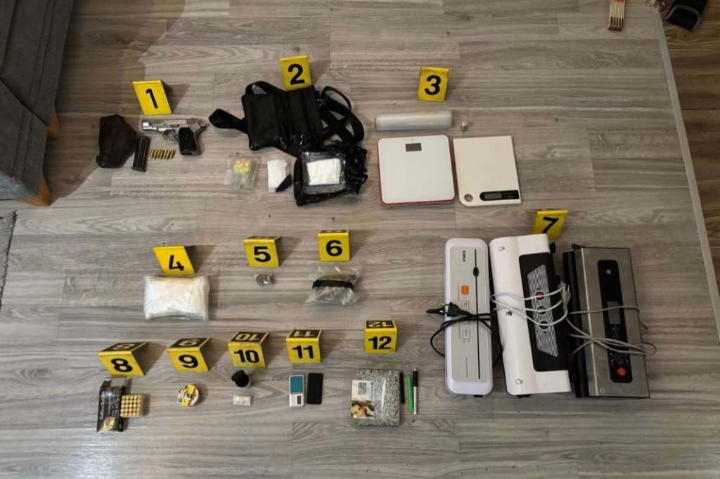 Policija u Tešnju pronašla više od pet kg droge i oružje