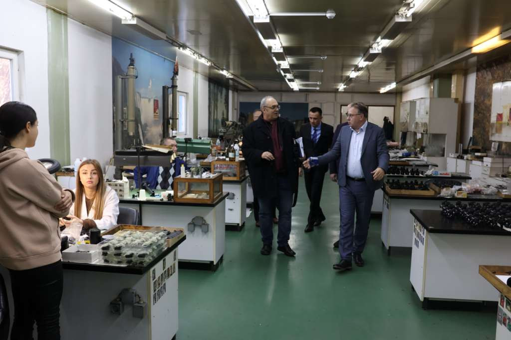 Nikšić i Lakić posjetili kompaniju 'Zrak': Povećan broj zaposlenih i zaključeni novi ugovori