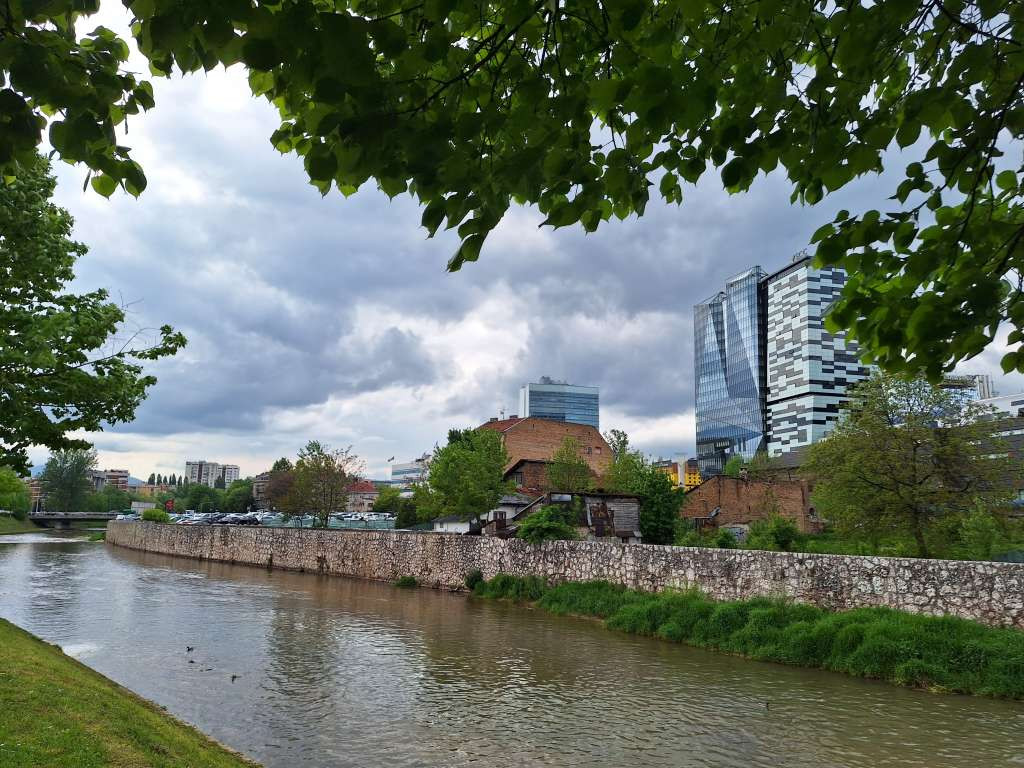 U BiH danas umjereno do pretežno oblačno vrijeme, dnevna temperatura od 18 do 24 stepena