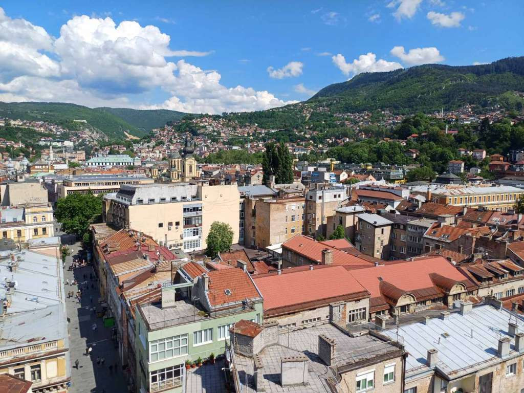 I sutra u BiH sunčano uz malu oblačnost, dnevne temperature i do 31 stepen
