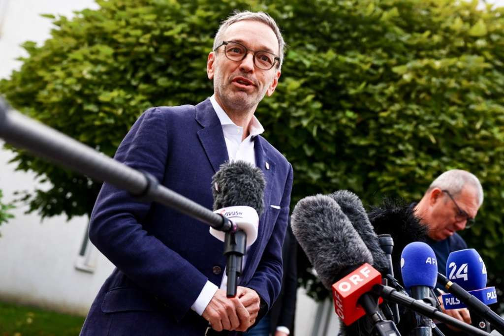 Projekcije pokazuju da krajnja desnica vodi na austrijskim izborima