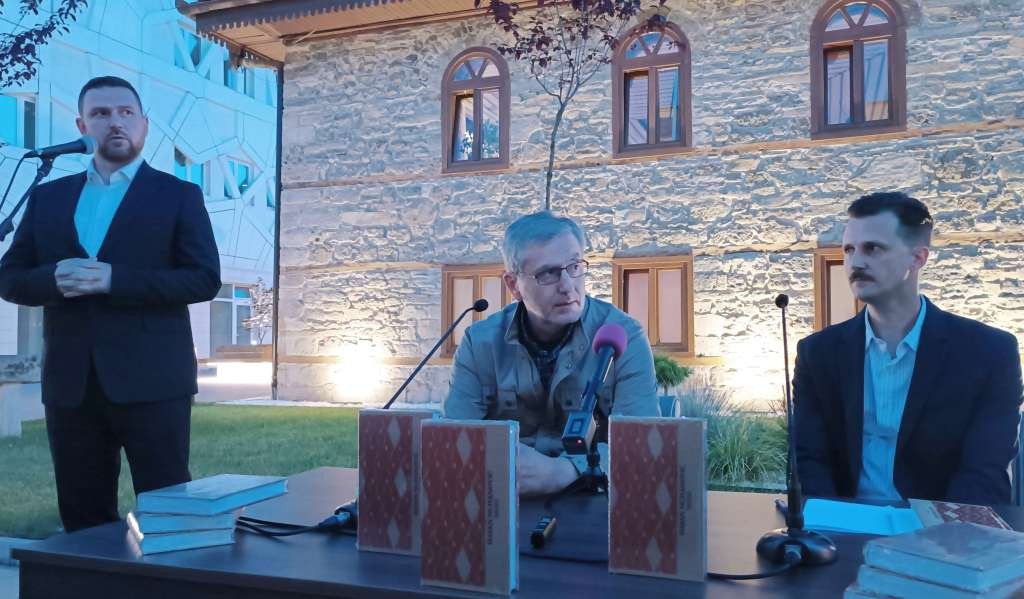 U Zenici predstavljeno novo izdanje knjige 'Zbjeg' autora Hasana Nuhanovića