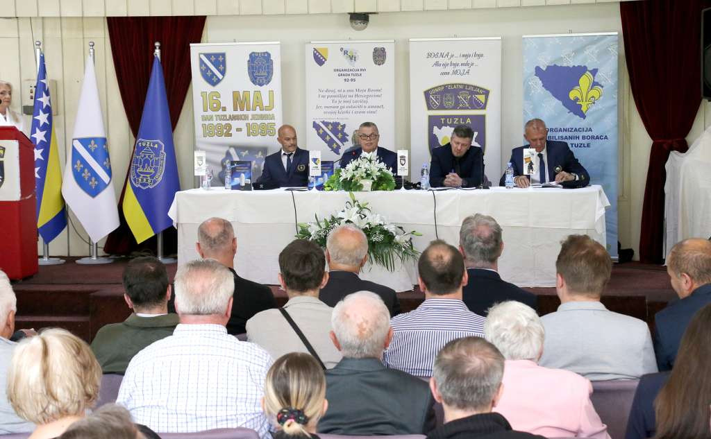 Promovisana Monografija dobitnika najvećih ratnih priznanja Grada Tuzle