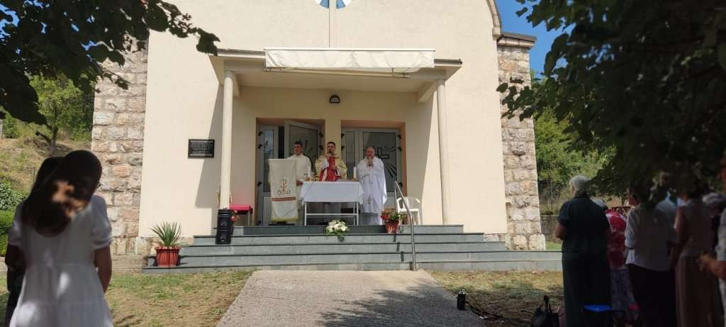 Mnoštvo vjernika na Veliku Gospu u Kostajnici kod Konjica