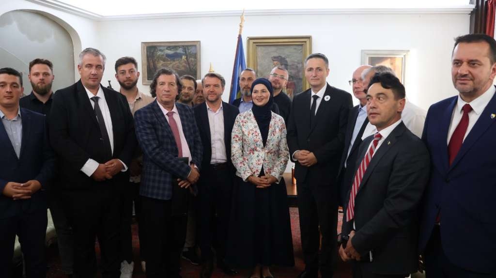 Bećirović u Parizu razgovarao s predstavnicima bh. dijaspore u Francuskoj