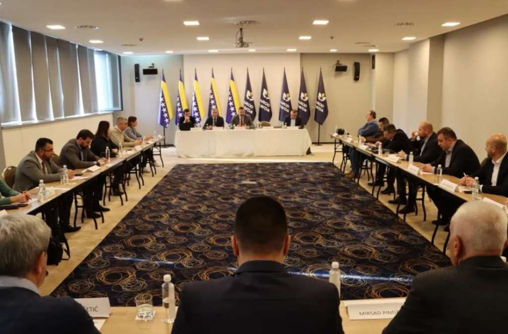 Redovne sjednice Predsjedništva Naroda i pravde i Glavnog odbora održane su danas u Sarajevu