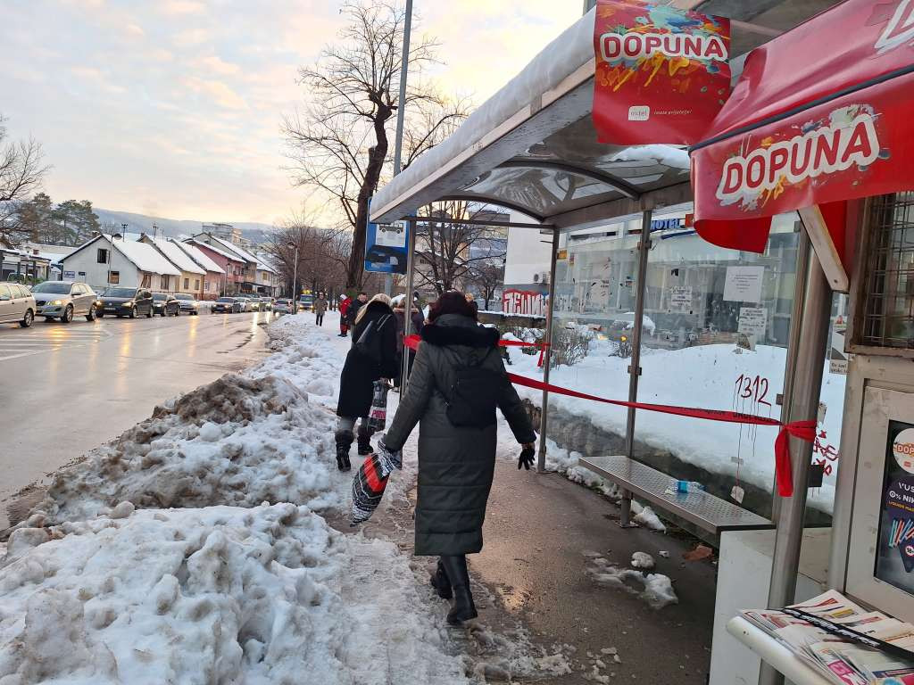 UKC RS: Dječak na kojeg je pao snijeg s krova Gradske uprave u Banjoj Luci nema veće traume