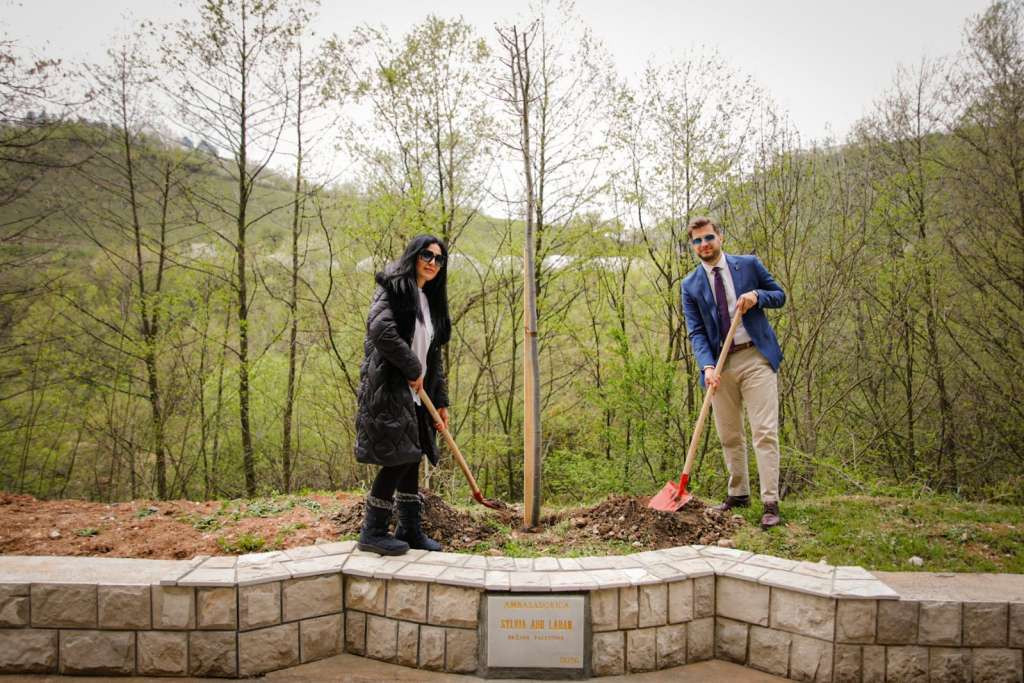 Ambasadorica Države Palestine posadila stablo prijateljstva na Darivi