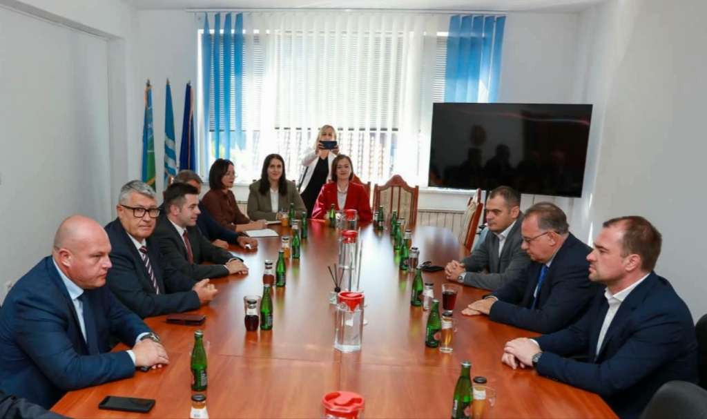Vlada FBiH i USK ulažu milione u kulturu, zaštitu i obnovu Starog grada Velika Kladuša