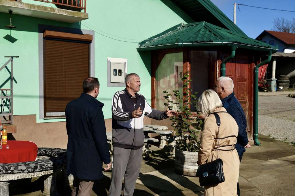 Sedić u posjeti bihaćkim farmerima, prioritet oni koji proizvode i zapošljavaju