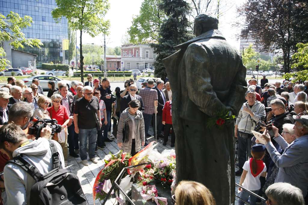 U Sarajevu obilježena 42. godišnjica smrti Josipa Broza Tita, cvijeće i počast