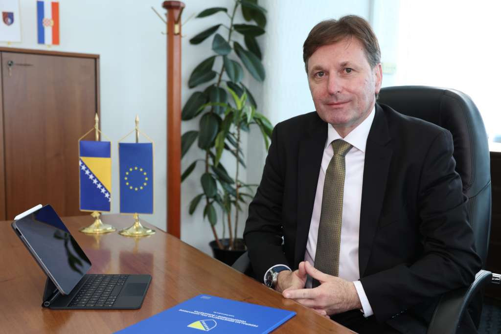 Hrnjić: 2,5 miliona KM za poljoprivredne proizvođače čija je proizvodnja ugrožena nepovoljnim vremenskim prilikama