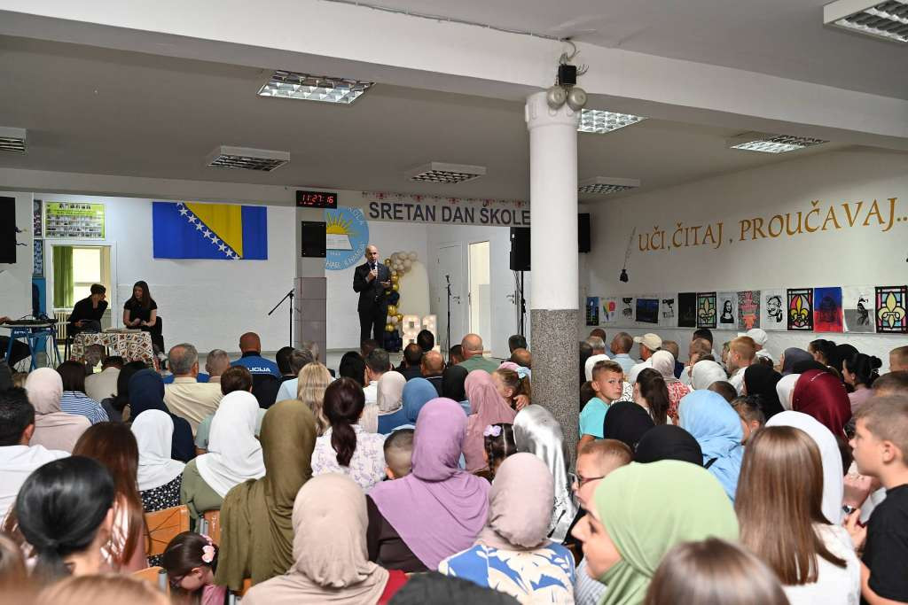 OŠ 'Abdulvehab Ilhamija' Željezno Polje obilježila 81 godinu rada