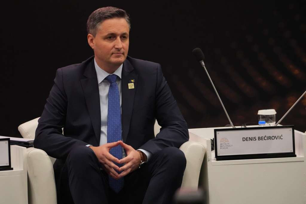 Bećirović učestvuje na Samitu SEECP-a u Skoplju