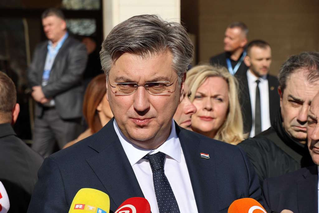Plenković na HNS-a: RH neće graditi ni zidove ni ograde ni žice na granici s BiH