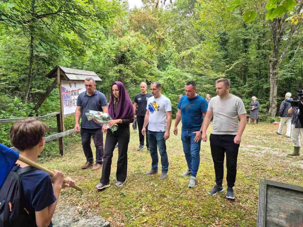 Bihać: Na Tihotini obilježena 23. godišnjica otkrivanja masovne grobnice