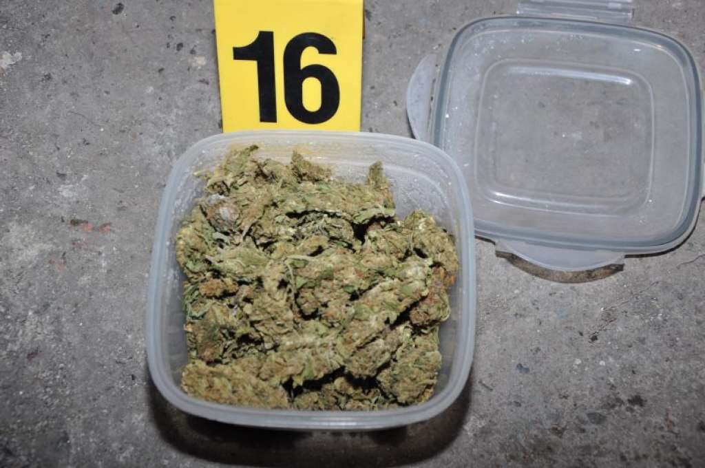 MUP ZDK - Izvršenim pretresima policija pronašla i oduzela određenu količinu opojne droge