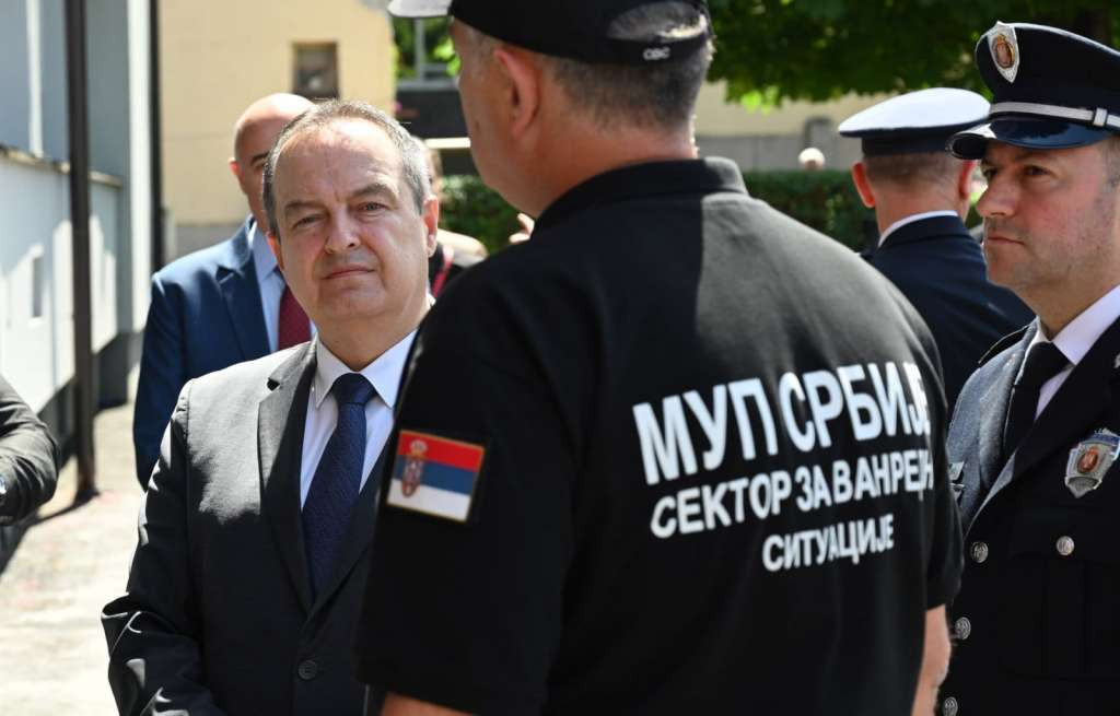 Dačić: Policija neće tolerirati ugrožavanje srbijanskih institucija