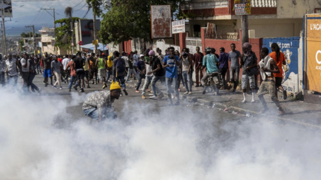 Haiti paraliziran nasiljem bandi, stotine pobjegle iz zatvora