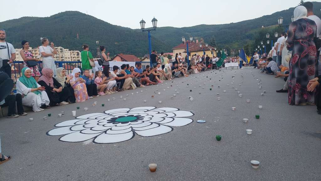 Performans 'Nema te na kahvi' u Goraždu i Ustikolini za žrtve genocida u Srebrenici