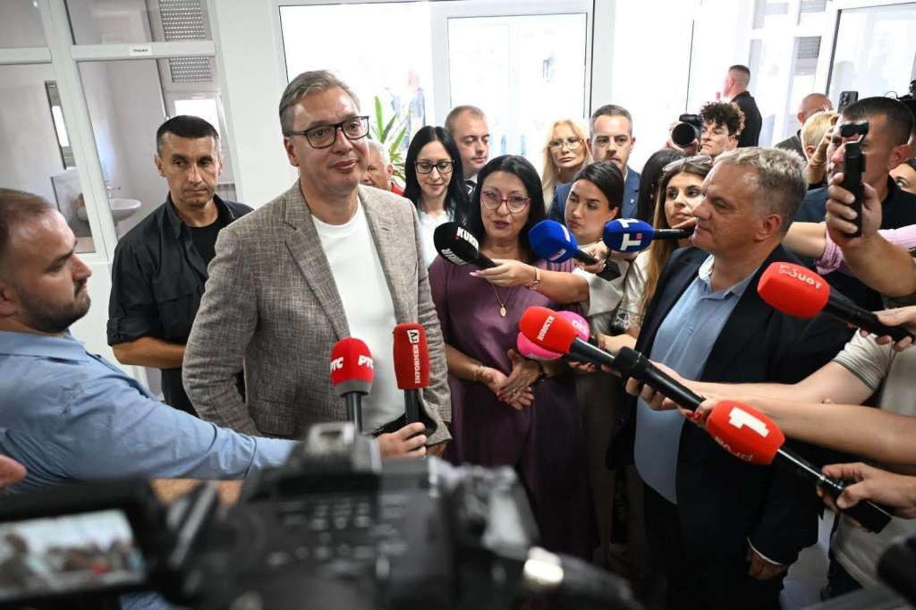 Vučić u pismu Rutteu zatražio da se most preko Ibra ne pusti u promet