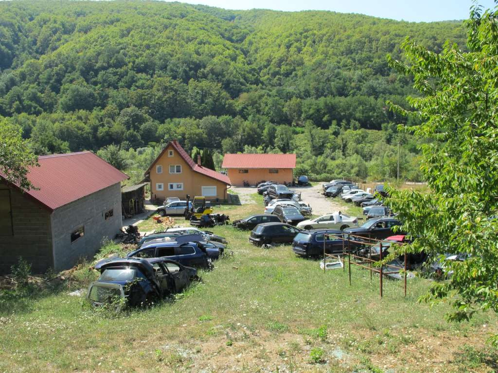 Uhapšen državljanin BiH i Srbije zbog sumnje na krijumčarenje, oduzeto 11 vozila