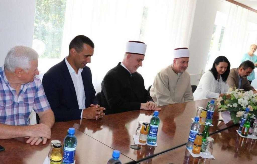 Kavazović: I u narednom periodu pružat ćemo podršku i pomoć slabim i nerazvijenim sredinama