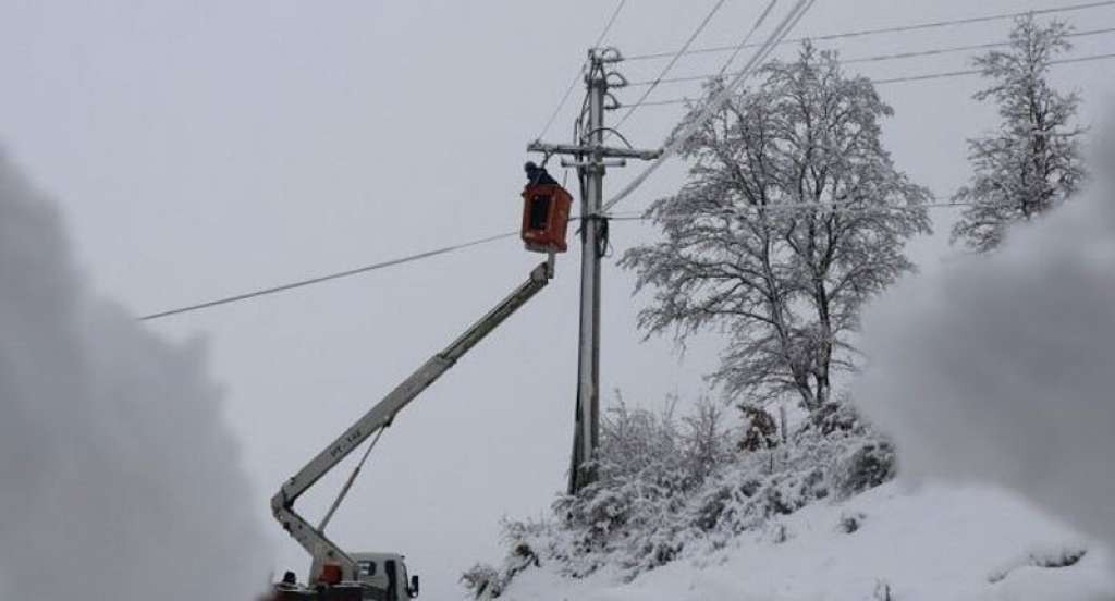 Snijeg zatrpao Prištinu, a neke općine ostale bez struje